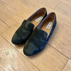 Steve Madden Camouflage Flats